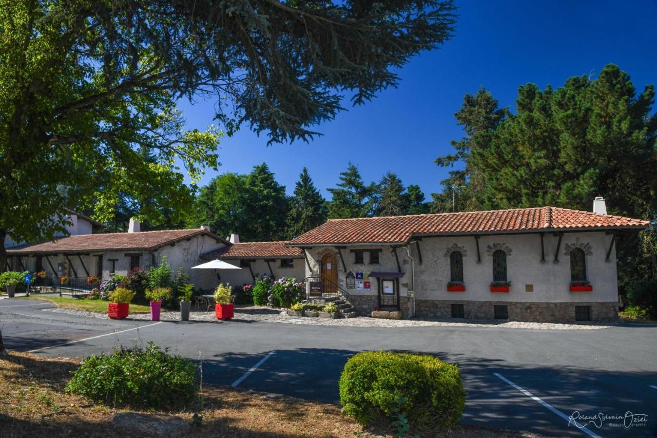 Logis Hotel La Chaumiere Saint-Laurent-sur-Sevre Exterior photo