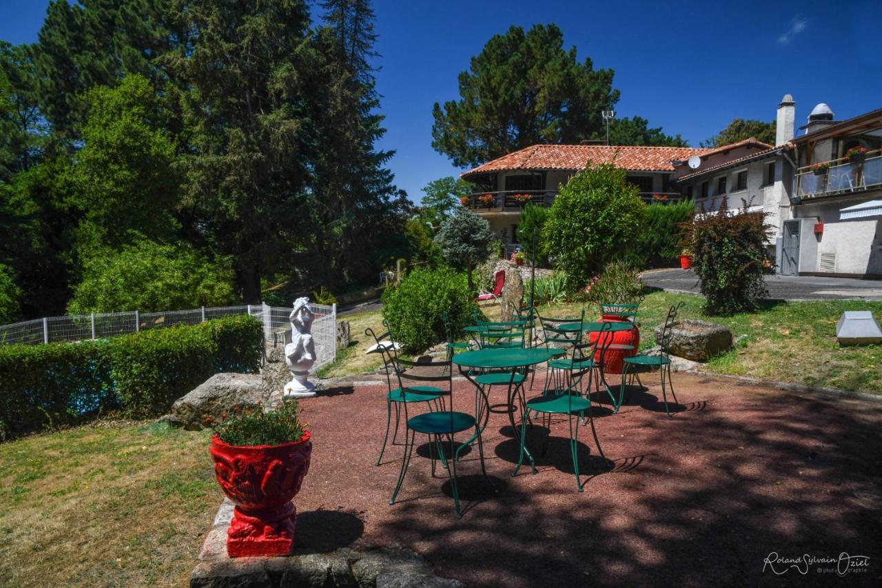 Logis Hotel La Chaumiere Saint-Laurent-sur-Sevre Exterior photo