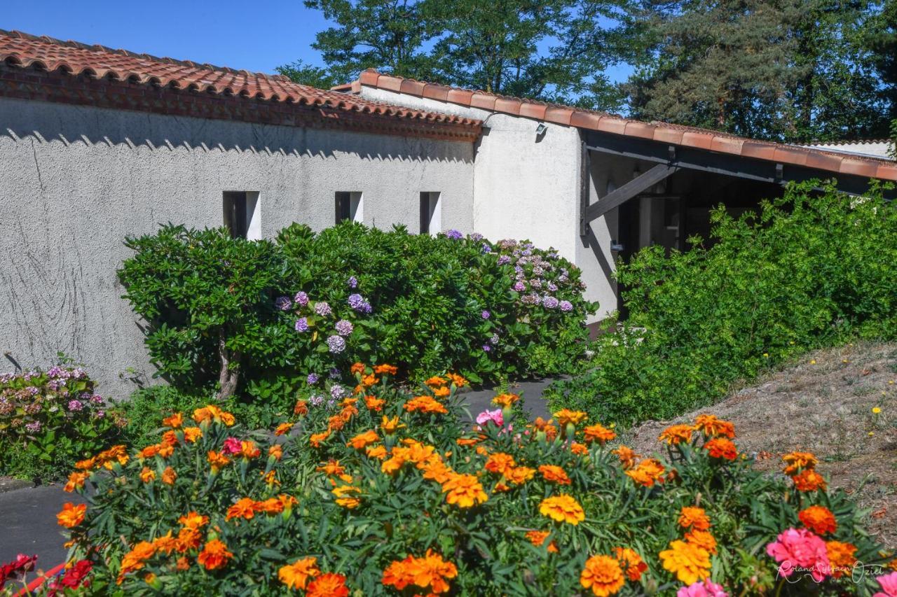 Logis Hotel La Chaumiere Saint-Laurent-sur-Sevre Exterior photo