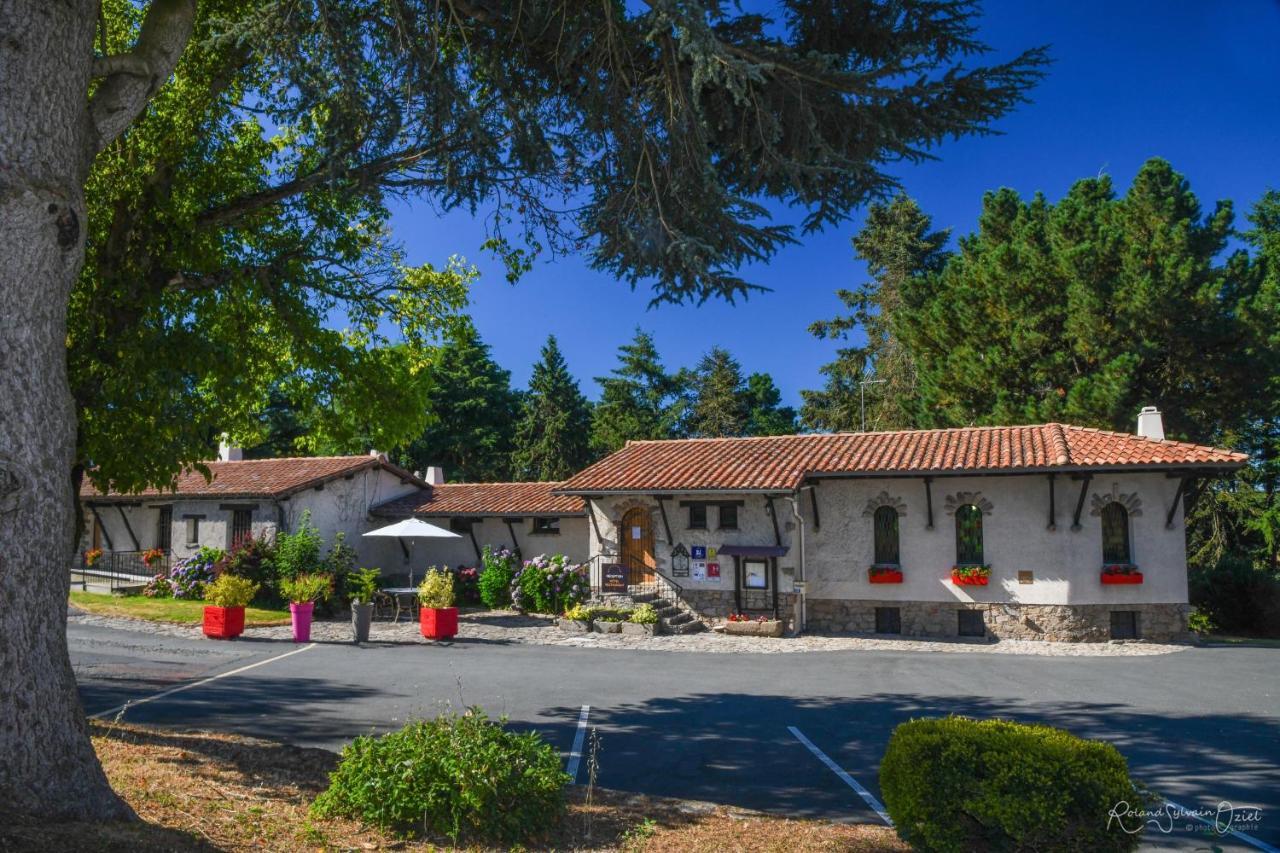 Logis Hotel La Chaumiere Saint-Laurent-sur-Sevre Exterior photo