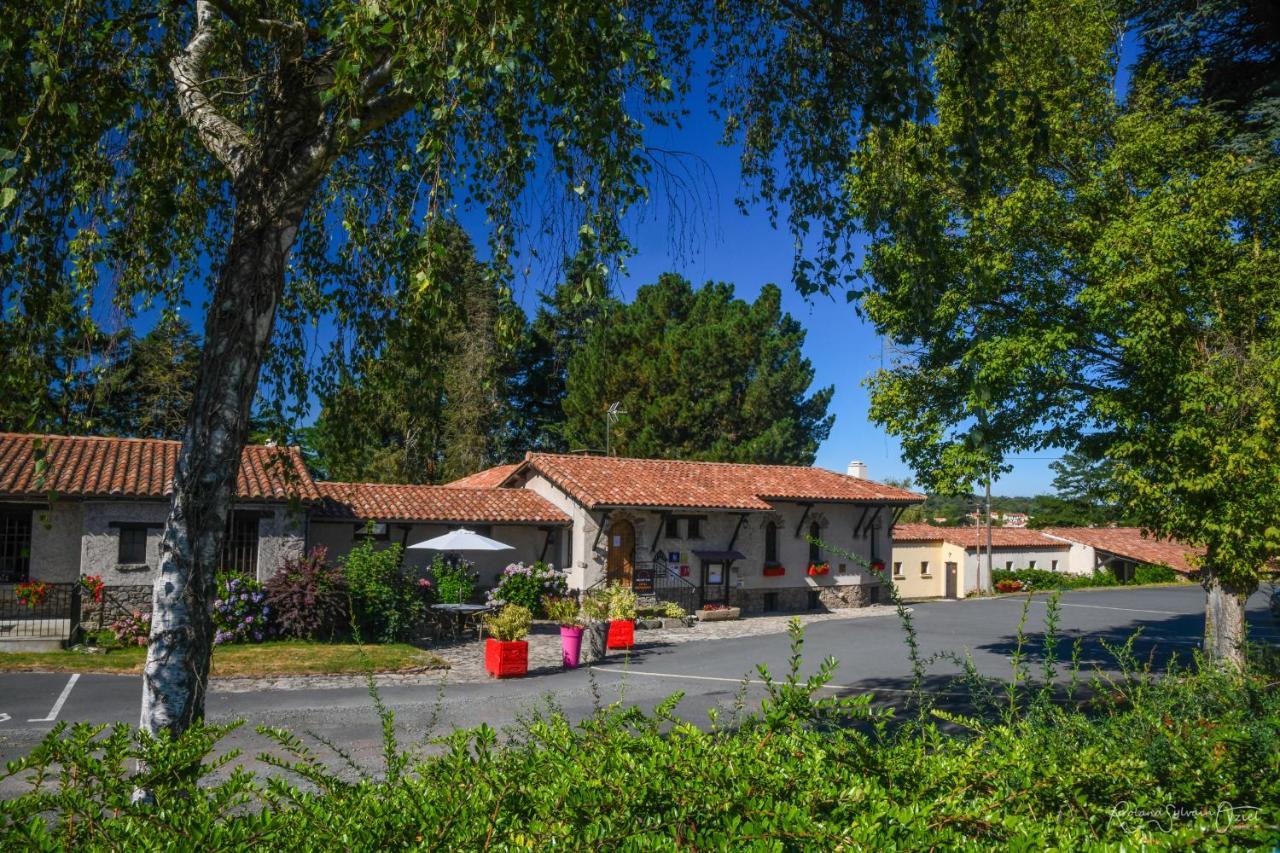 Logis Hotel La Chaumiere Saint-Laurent-sur-Sevre Exterior photo